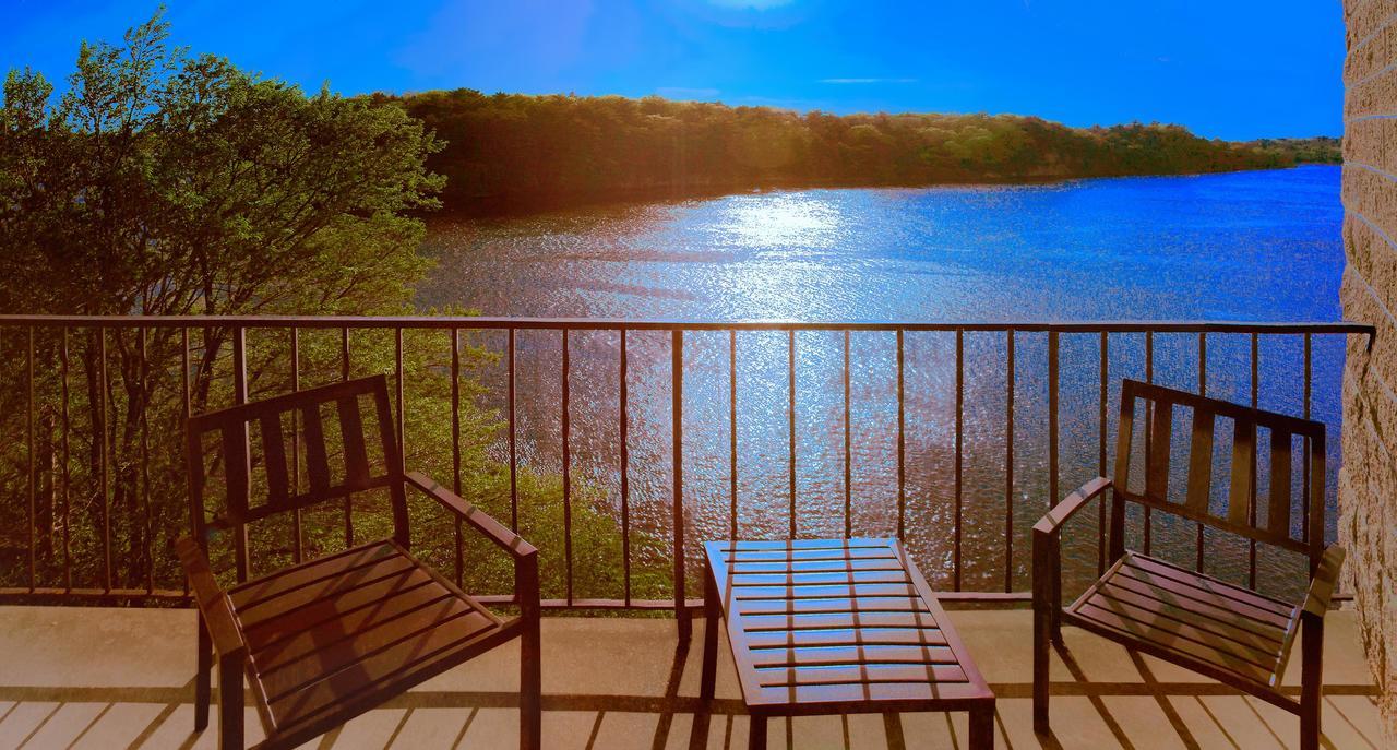 Two Queen Beds w or Private Balcony or Patio River View,1001201172:JPEG